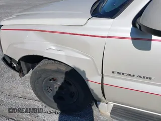 2004 Cadillac Escalade с VIN 1GYEC63TX4R299594, выставлен на аукционе IAAI как лот 41833184 с пробегом 320 822 миль миль и . История ставок и продаж доступна на DreamBid. Изображение 6.