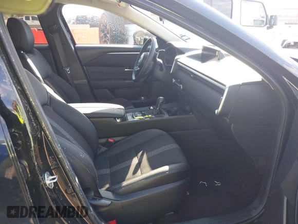 2025 Mazda CX-50 S Preferred z VIN 7MMVABBMXSN337974, wystawiony jako IAAI lot #42238129 z przebiegiem 6 159 mil mil oraz . Historia ofert i sprzedaży dostępna na DreamBid. Obrazek 5.
