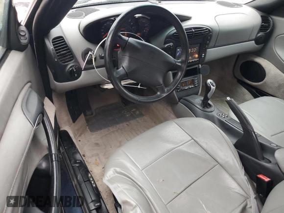 2000 Porsche Boxster z VIN WP0CA2987YU623473, wystawiony jako Copart lot #46845945 z przebiegiem 72 104 mil mil oraz Szkoda całkowita • Salvage title. Historia ofert i sprzedaży dostępna na DreamBid. Obrazek 8.