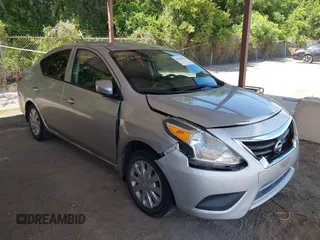 2016 Nissan Versa SV z VIN 3N1CN7APXGL871121, wystawiony jako IAAI lot #42304960 z przebiegiem 137 438 mil mil oraz . Historia ofert i sprzedaży dostępna na DreamBid. Obrazek 1.