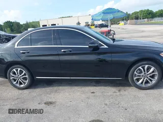 2018 Mercedes-Benz C 300 z VIN 55SWF4KB8JU251817, wystawiony jako IAAI lot #42482900 z przebiegiem 76 248 mil mil oraz . Historia ofert i sprzedaży dostępna na DreamBid. Obrazek 13.