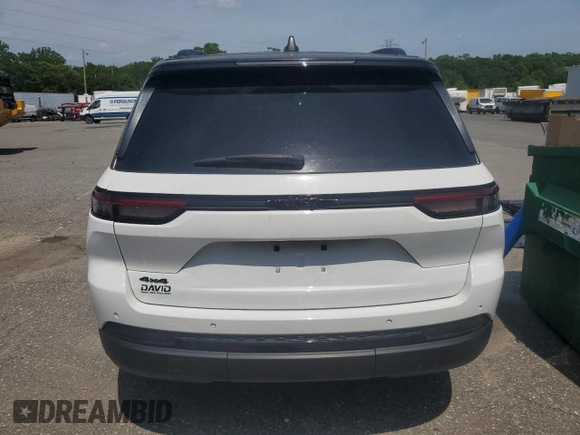 2022 Jeep Grand Cherokee Laredo with VIN 1C4RJHAG9N8572532, listed as a Copart auction lot 61242175 with 45,363 mi miles and Salvage title. Bid and sale history available at DreamBid. Image 6.
