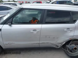 2016 Kia Soul z VIN KNDJN2A25G7823770, wystawiony jako IAAI lot #42115293 z przebiegiem 114 072 mil mil oraz . Historia ofert i sprzedaży dostępna na DreamBid. Obrazek 15.
