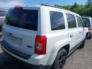 2015 Jeep Patriot Latitude with VIN 1C4NJRFB4FD394829, listed as a IAAI auction lot 42252571 with 113,071 mi miles and . Bid and sale history available at DreamBid. Image 4.
