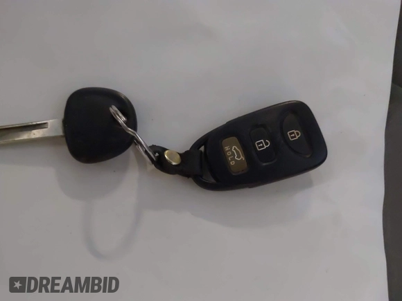 2012 Hyundai Veloster w/Gray Int с VIN KMHTC6AD3CU020230, выставлен на аукционе IAAI как лот 42307281 с пробегом 185 002 миль миль и . История ставок и продаж доступна на DreamBid. Изображение 11.
