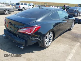 2013 Hyundai Genesis Coupe Track z VIN KMHHU6KJXDU113335, wystawiony jako IAAI lot #42157838 z przebiegiem 128 366 mil mil oraz . Historia ofert i sprzedaży dostępna na DreamBid. Obrazek 4.