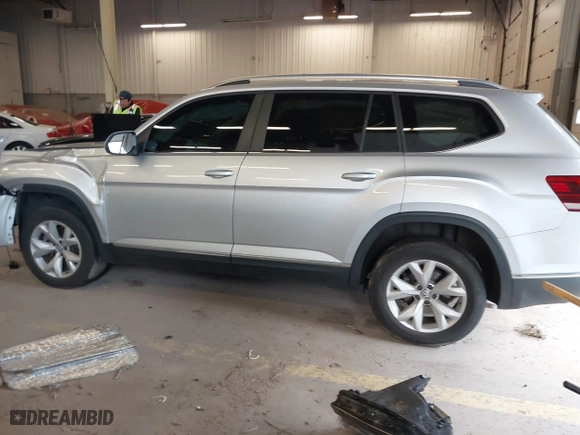 2018 Volkswagen Atlas 3.6L V6 SEL with VIN 1V2MR2CA5JC524122, listed as a IAAI auction lot 41805968 with 45,876 mi miles. Bid and sale history available at carsss.com. Image 15.
