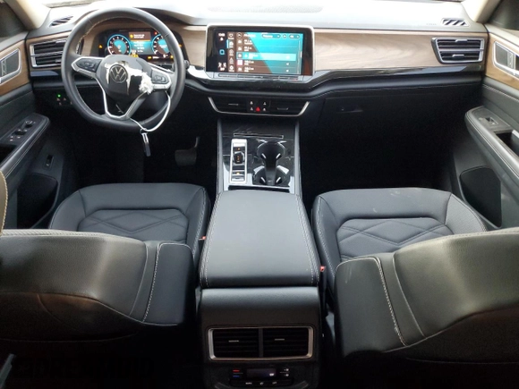 2024 Volkswagen Atlas SE with VIN 1V2WR2CA9RC514763, listed as a Copart auction lot 88169765 with 39,144 mi miles and Salvage title. Bid and sale history available at DreamBid. Image 8.