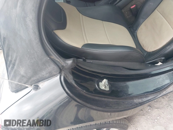 2007 Pontiac Solstice z VIN 1G2MB35B47Y119340, wystawiony jako IAAI lot #42087786 z przebiegiem 72 575 mil mil oraz . Historia ofert i sprzedaży dostępna na DreamBid. Obrazek 8.