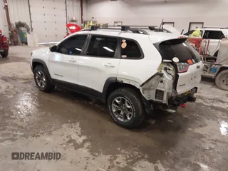 2019 Jeep Cherokee Trailhawk with VIN 1C4PJMBX4KD390061, listed as a IAAI auction lot 42007112 with 72,227 mi miles and . Bid and sale history available at DreamBid. Image 3.