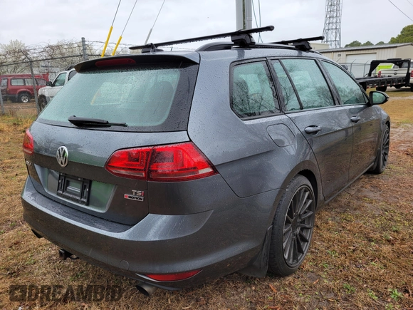 2017 Volkswagen Golf SportWagen S with VIN 3VWU17AUXHM532015, listed as a IAAI auction lot 41800500 with 81,694 mi miles. Bid and sale history available at carsss.com. Image 4.