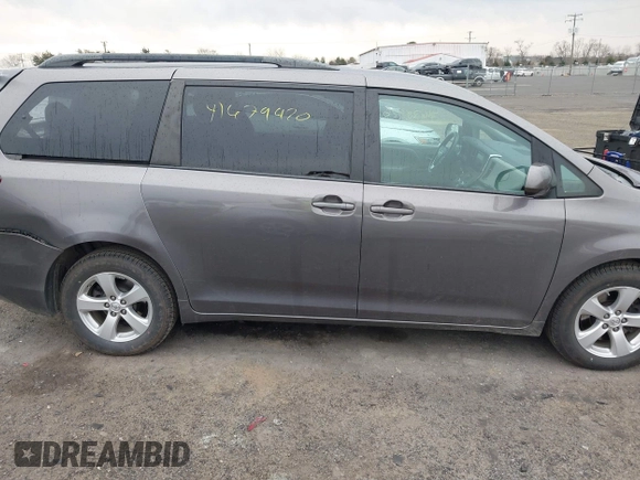 2016 Toyota Sienna LE AAS with VIN 5TDKK3DC2GS714907, listed as a IAAI auction lot 41679920 with 130,321 mi miles. Bid and sale history available at carsss.com. Image 13.