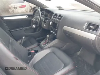 2013 Volkswagen Jetta GLI Autobahn с VIN 3VW467AJ8DM393889, выставлен на аукционе IAAI как лот 40807143 с пробегом Не указан миль и . История ставок и продаж доступна на DreamBid. Изображение 5.