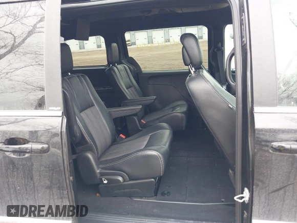 2014 Chrysler Town & Country S with VIN 2C4RC1HG2ER132454, listed as a IAAI auction lot 41743664 with 142,339 mi miles. Bid and sale history available at carsss.com. Image 8.