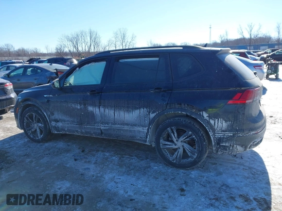 2024 Volkswagen Tiguan SE R-Line Black with VIN 3VV8B7AX3RM158006, listed as a IAAI auction lot 41416903 with 1,735 mi miles and . Bid and sale history available at DreamBid. Image 13.