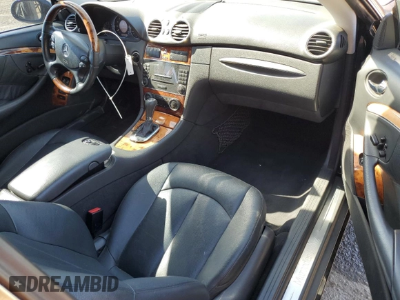 2005 Mercedes-Benz CLK 500 z VIN WDBTJ75JX5F153086, wystawiony jako Copart lot #58191185 z przebiegiem 170 186 mil mil oraz Tytuł czysty. Historia ofert i sprzedaży dostępna na DreamBid. Obrazek 8.