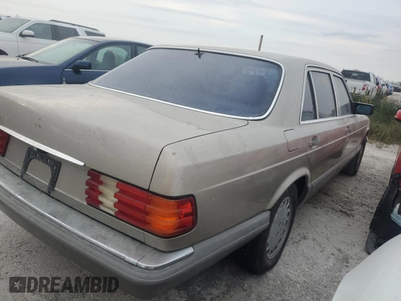 1989 Mercedes-Benz 560 with VIN WDBCA39E1KA479955, listed as a Copart auction lot 76202804 with 132,546 mi miles and Salvage Title. Bid and sale history available at DreamBid. Image 3.