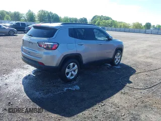 2018 Jeep Compass Latitude z VIN 3C4NJDBB2JT331854, wystawiony jako IAAI lot #42055969 z przebiegiem 135 175 mil mil oraz . Historia ofert i sprzedaży dostępna na DreamBid. Obrazek 4.