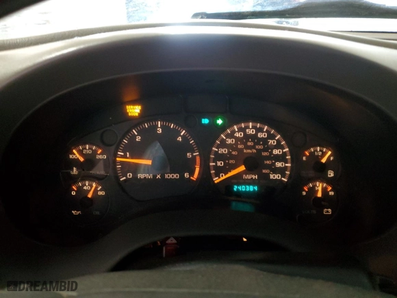 1998 GMC Jimmy SLT with VIN 1GKDT13W3W2521651, listed as a Copart auction lot 46492945 with 240,384 mi miles and Clean Title. Bid and sale history available at carsss.com. Image 9.