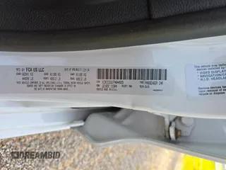 2015 Chrysler 200 C z VIN 1C3CCCEG1FN644523, wystawiony jako Copart lot #57359845 z przebiegiem 105 181 mil mil oraz Czysty tytuł • Clean title. Historia ofert i sprzedaży dostępna na DreamBid. Obrazek 10.