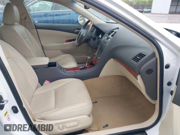 2010 Lexus ES with VIN JTHBK1EG0A2371565, listed as a IAAI auction lot 42011638 with 82,255 mi miles. Bid and sale history available at carsss.com. Image 5.