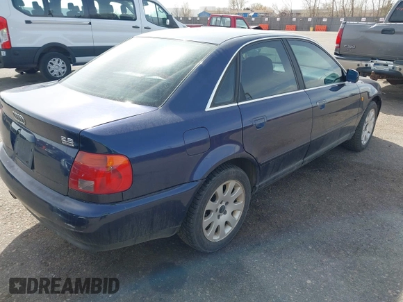 1998 Audi A4 с VIN WAUED68D8WA005001, выставлен на аукционе IAAI как лот 41833621 с пробегом 276 593 миль миль и . История ставок и продаж доступна на DreamBid. Изображение 4.