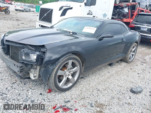 2012 Chevrolet Camaro 1LT z VIN 2G1FB1E3XC9165389, wystawiony jako IAAI lot #42126434 z przebiegiem 140 681 mil mil oraz . Historia ofert i sprzedaży dostępna na DreamBid. Obrazek 2.