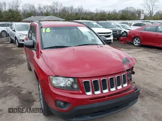 2016 Jeep Compass Sport z VIN 1C4NJCBA8GD731773, wystawiony jako IAAI lot #41849879 z przebiegiem 122 152 mil mil oraz . Historia ofert i sprzedaży dostępna na DreamBid. Obrazek 1.