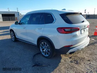 2019 BMW X5 xDrive40i with VIN 5UXCR6C50KLL09819, listed as a IAAI auction lot 41807856 with 92,736 mi miles. Bid and sale history available at carsss.com. Image 3.