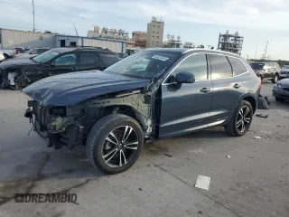 2021 Volvo XC60 Momentum z VIN YV4102RK4M1695407, wystawiony jako Copart lot #64324915 z przebiegiem 35 171 mil mil oraz Szkoda całkowita • Salvage title. Historia ofert i sprzedaży dostępna na DreamBid. Obrazek 1.