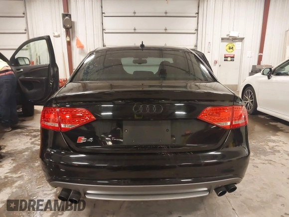 2011 Audi S4 Premium Plus z VIN WAUBGAFL4BA056609, wystawiony jako IAAI lot #41221310 z przebiegiem 145 992 mil mil oraz . Historia ofert i sprzedaży dostępna na DreamBid. Obrazek 16.