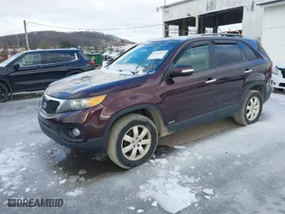 2011 Kia Sorento LX with VIN 5XYKTDA14BG040934, listed as a IAAI auction lot 41533617 with 118,030 mi miles. Bid and sale history available at carsss.com. Image 2.