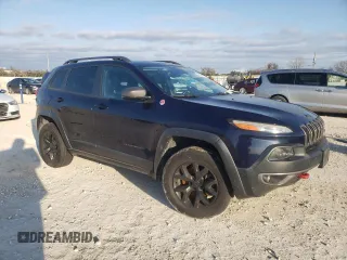2016 Jeep Cherokee Trailhawk with VIN 1C4PJMBS0GW142339, listed as a Copart auction lot 43846075 with 186,354 mi miles and Clean title. Bid and sale history available at DreamBid. Image 4.