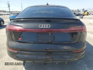 2024 Audi Q8 e-tron z VIN WA1BAAGE8RB038603, wystawiony jako Copart lot #70834514 z przebiegiem 7300 mil mil oraz Szkody całkowita. Historia ofert i sprzedaży dostępna na DreamBid. Obrazek 6.