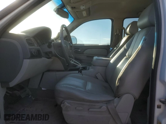 2014 GMC Yukon XL SLT with VIN 1GKS1KE07ER235724, listed as a Copart auction lot 84647084 with 192,625 mi miles and Salvage Title. Bid and sale history available at carsss.com. Image 7.