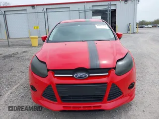 2014 Ford Focus SE with VIN 1FADP3K21EL275515, listed as a IAAI auction lot 42064704 with 142,147 mi miles. Bid and sale history available at carsss.com. Image 6.