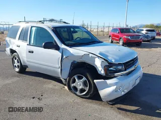 2008 Chevrolet TrailBlazer LT w/3LT with VIN 1GNDT13S282106193, listed as a IAAI auction lot 41823706 with 155,724 mi miles. Bid and sale history available at carsss.com. Image 1.