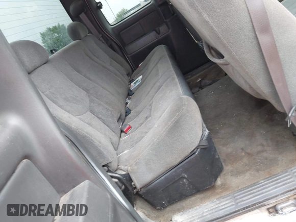 2005 Chevrolet Silverado 3500 z VIN 1GCHK39U75E196856, wystawiony jako IAAI lot #42270278 z przebiegiem Nie podano mil oraz . Historia ofert i sprzedaży dostępna na DreamBid. Obrazek 8.