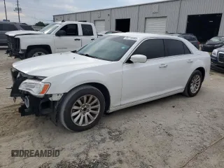 2014 Chrysler 300 z VIN 2C3CCAAG6EH335857, wystawiony jako Copart lot #58770385 z przebiegiem 206 547 mil mil oraz Szkoda całkowita • Salvage title. Historia ofert i sprzedaży dostępna na DreamBid. Obrazek 1.