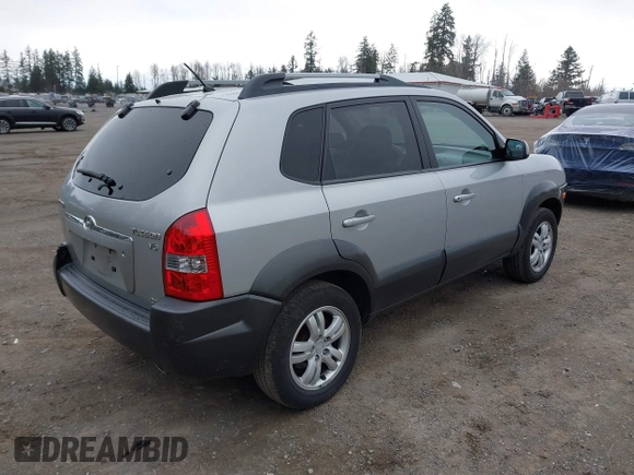 2008 Hyundai Tucson SE with VIN KM8JN72D68U762845, listed as a IAAI auction lot 41839903 with 188,546 mi miles. Bid and sale history available at carsss.com. Image 4.