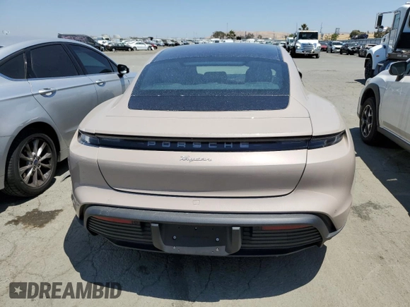 2024 Porsche Taycan z VIN WP0AA2Y1XRSA10095, wystawiony jako Copart lot #60040284 z przebiegiem 1 732 mil mil oraz Szkoda całkowita • Salvage title. Historia ofert i sprzedaży dostępna na DreamBid. Obrazek 6.
