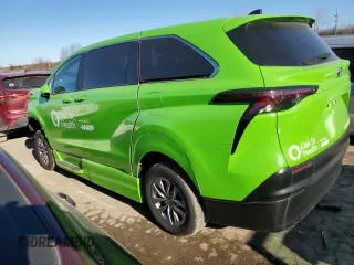 2024 Toyota Sienna LE with VIN 5TDKSKFC6RS127555, listed as a Copart auction lot 43054955 with 1,812 mi miles and Salvage Title. Bid and sale history available at carsss.com. Image 2.