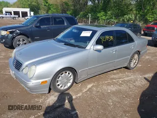 2001 Mercedes-Benz E-Class with VIN WDBJF65J61B373135, listed as a IAAI auction lot 42149598 with 123,314 mi miles. Bid and sale history available at carsss.com. Image 2.