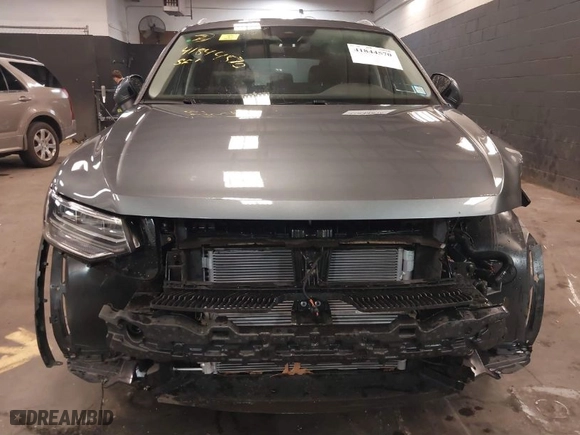 2024 Volkswagen Tiguan SE with VIN 3VV2B7AX1RM066060, listed as a IAAI auction lot 41844570 with 3,403 mi miles. Bid and sale history available at carsss.com. Image 13.
