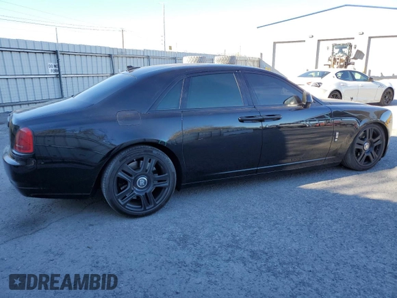 2015 Rolls-Royce Ghost z VIN SCA664S57FUX53185, wystawiony jako Copart lot #87426574 z przebiegiem 49 214 mil mil oraz Szkoda całkowita • Salvage title. Historia ofert i sprzedaży dostępna na DreamBid. Obrazek 3.