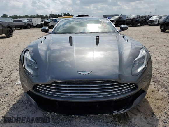 2017 Aston Martin DB11 z VIN SCFRMFAV2HGL00765, wystawiony jako Copart lot #55667215 z przebiegiem Nie podano mil oraz Nie do naprawy. Historia ofert i sprzedaży dostępna na DreamBid. Obrazek 5.