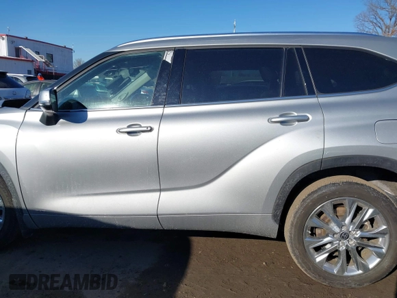 2023 Toyota Highlander Hybrid Limited with VIN 5TDXBRCH8PS122997, listed as a IAAI auction lot 41410080 with 29,647 mi miles and . Bid and sale history available at DreamBid. Image 14.