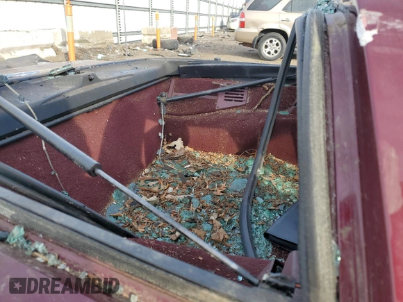 1993 Chevrolet Corvette z VIN 1G1YY23P5P5110452, wystawiony jako Copart lot #43111505 z przebiegiem 96 357 mil mil oraz Szkoda całkowita • Salvage title. Historia ofert i sprzedaży dostępna na DreamBid. Obrazek 10.