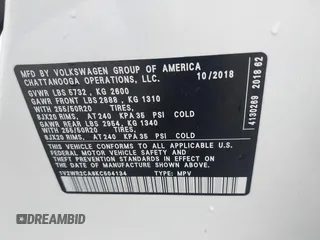 2019 Volkswagen Atlas SE z VIN 1V2WR2CA8KC504134, wystawiony jako IAAI lot #41700050 z przebiegiem 97 047 mil mil oraz . Historia ofert i sprzedaży dostępna na DreamBid. Obrazek 9.