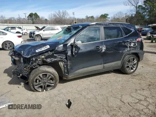2022 Kia Seltos S z VIN KNDEU2AA5N7313458, wystawiony jako Copart lot #47987245 z przebiegiem Nie podano mil oraz Szkoda całkowita • Salvage title. Historia ofert i sprzedaży dostępna na DreamBid. Obrazek 1.